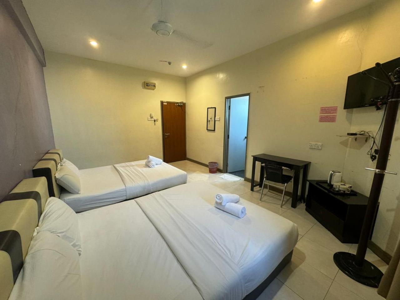 Hotel Alia Express Ferringhi Batu Feringgi Exterior foto