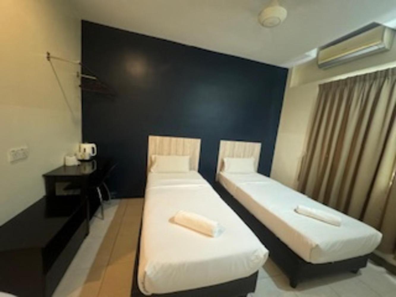 Hotel Alia Express Ferringhi Batu Feringgi Exterior foto