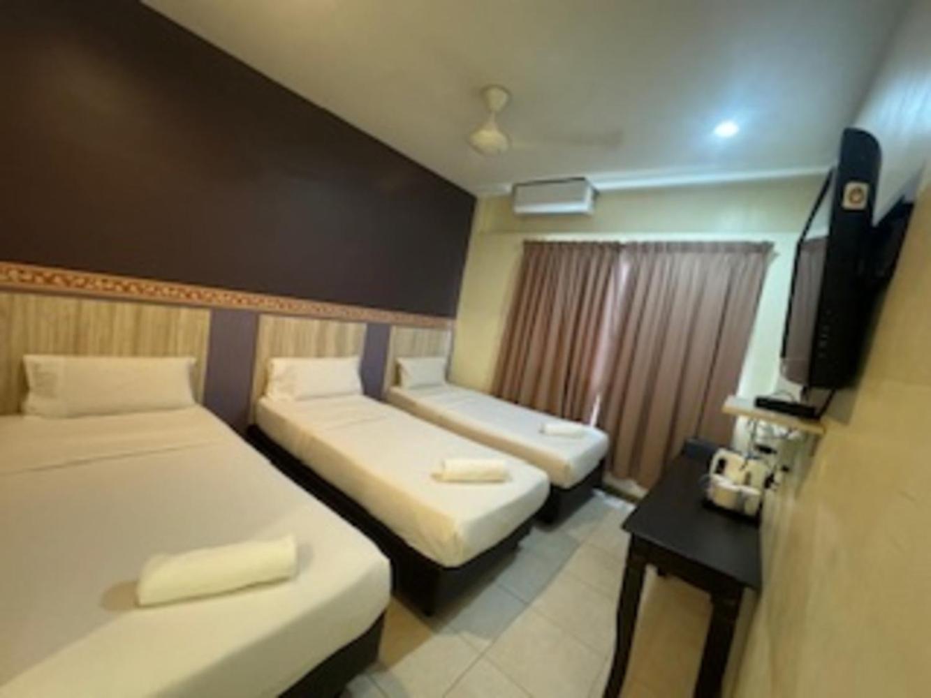 Hotel Alia Express Ferringhi Batu Feringgi Exterior foto